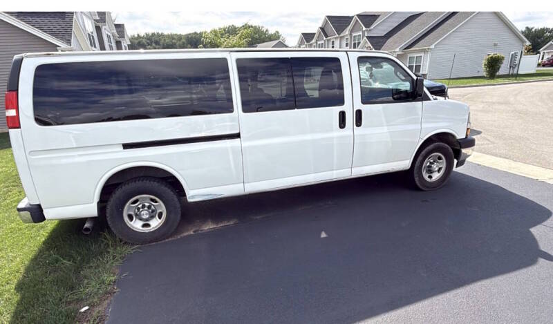 chevrolet express passenger 2019 1GAZGPFGXK1172588 image chevrolet express passenger 2019 1GAZGPFGXK1172588 image